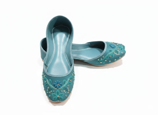 Premium Handcrafted Ethnic Khussas – Elegant Hand-Embellished Collection