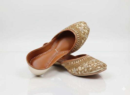 "Golden Heritage" – Traditional Hand-Embellished Tilla Work Khussa