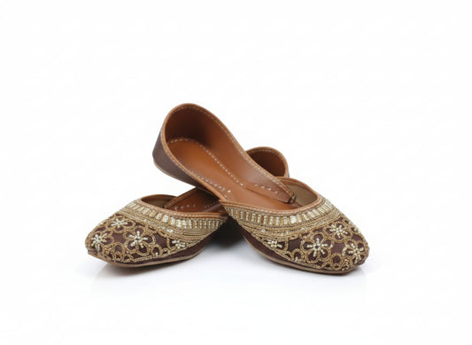 Royal Maroon Hand-Embellished Traditional Khussa – Silver Zari & Beadwork Edition