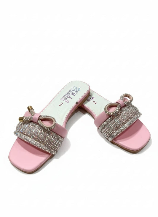 Pink Princess Bow: Soft baby pink color mein heart-shaped crystal bow wala design.